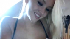 Hot Busty Blonde sexy chat